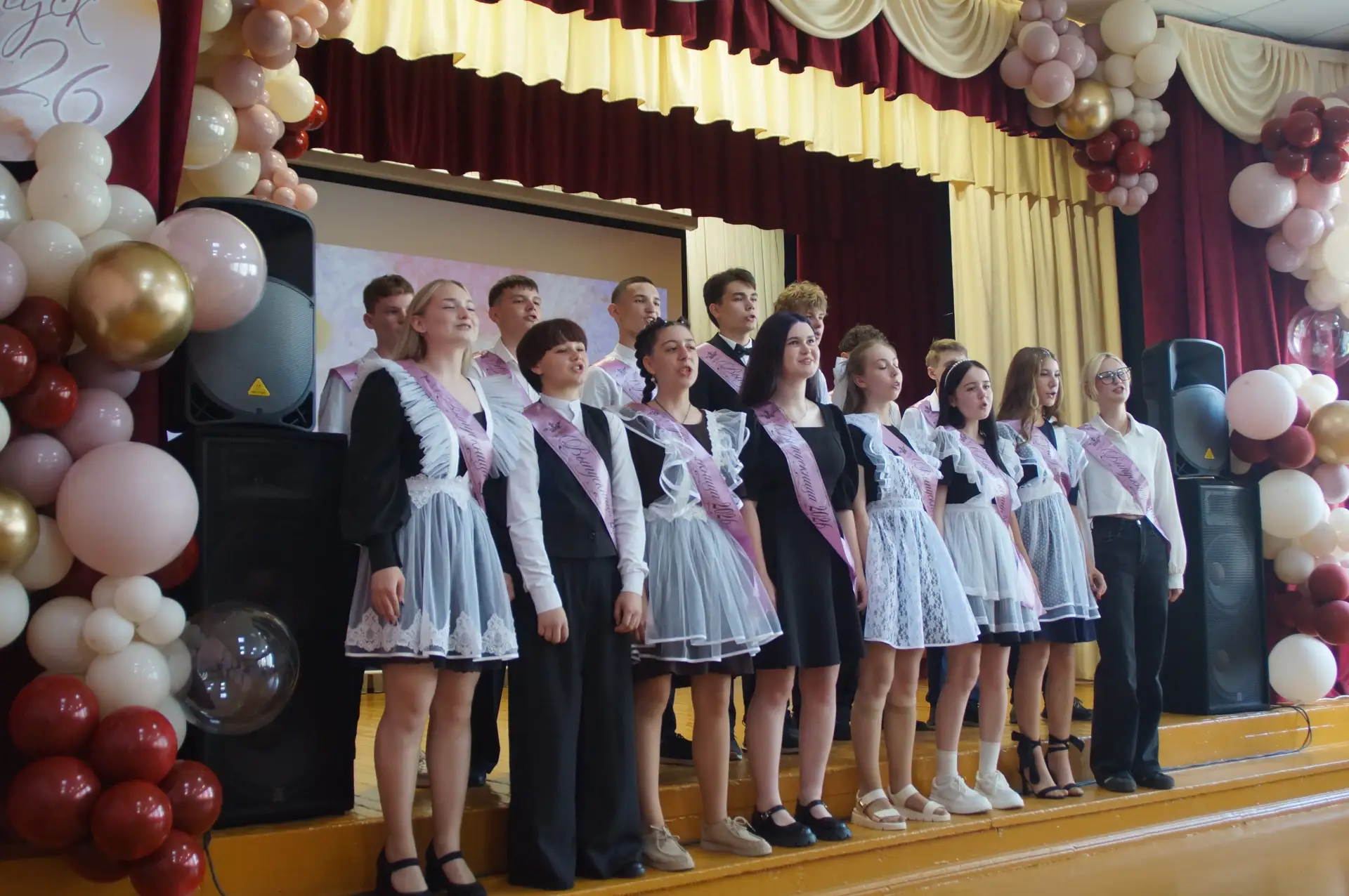 🎉 Выпускной‑2026: прощание со школой и шаг в будущее! 🎉