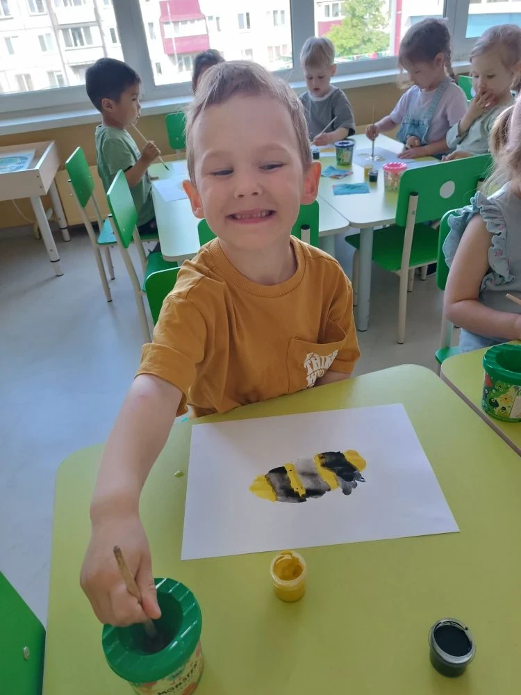 🐝 Маленькие художники рисуют пчёлок: творчество и забота о природе! 🎨✨

Наши маленькие художники и