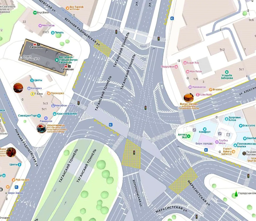 Перекрёсток на Таганской площади в Москве. Ну красиво же?