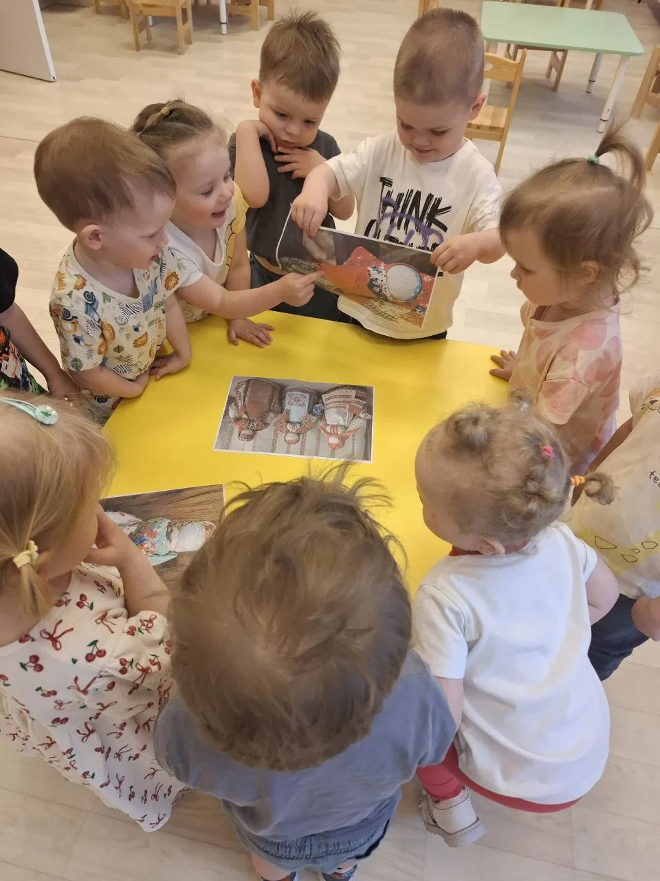 В группе "Мышки-норушки " прошло познавательное мероприятие, посвящённое "Дню народной ...