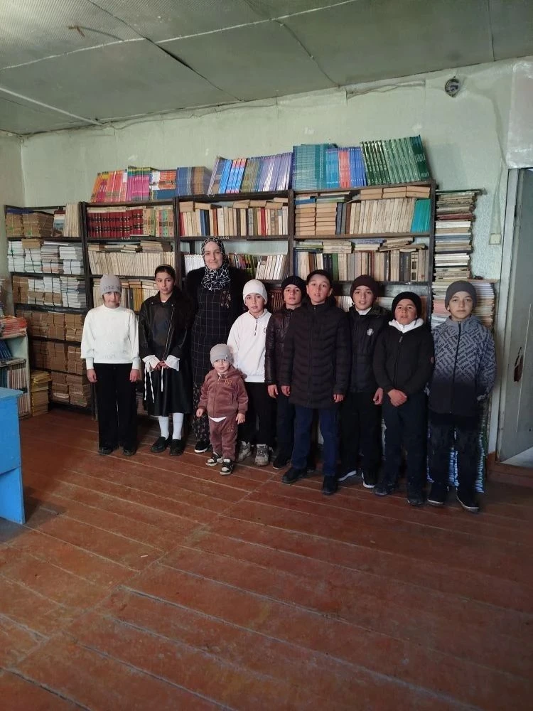 Книжная выставка: «Память о войне нам книга оставляет»