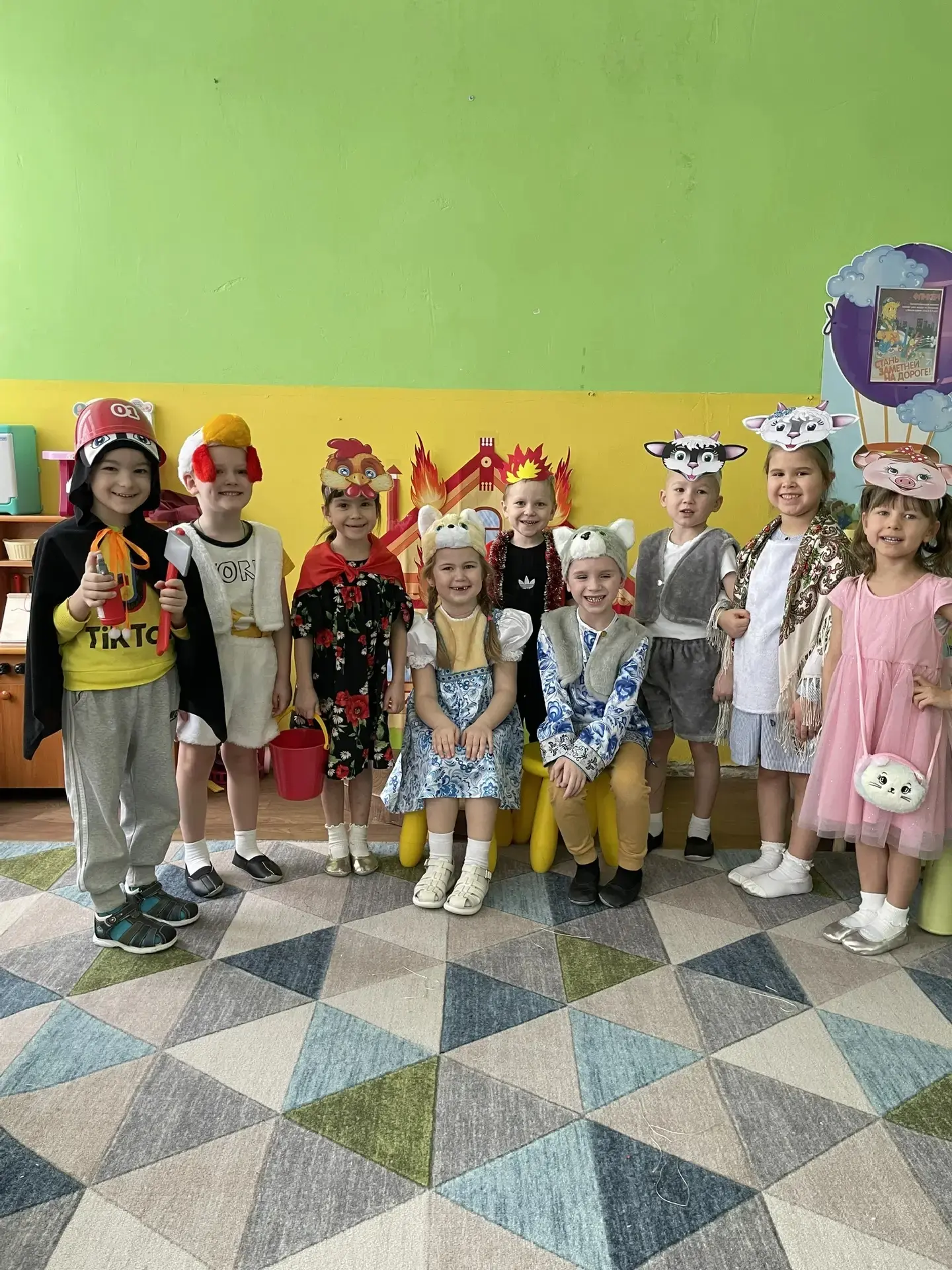 🎭✨ Ребята группы №5 представили 🌟увлекательную постановку сказки «Кошкин дом»🐱🏡, по...