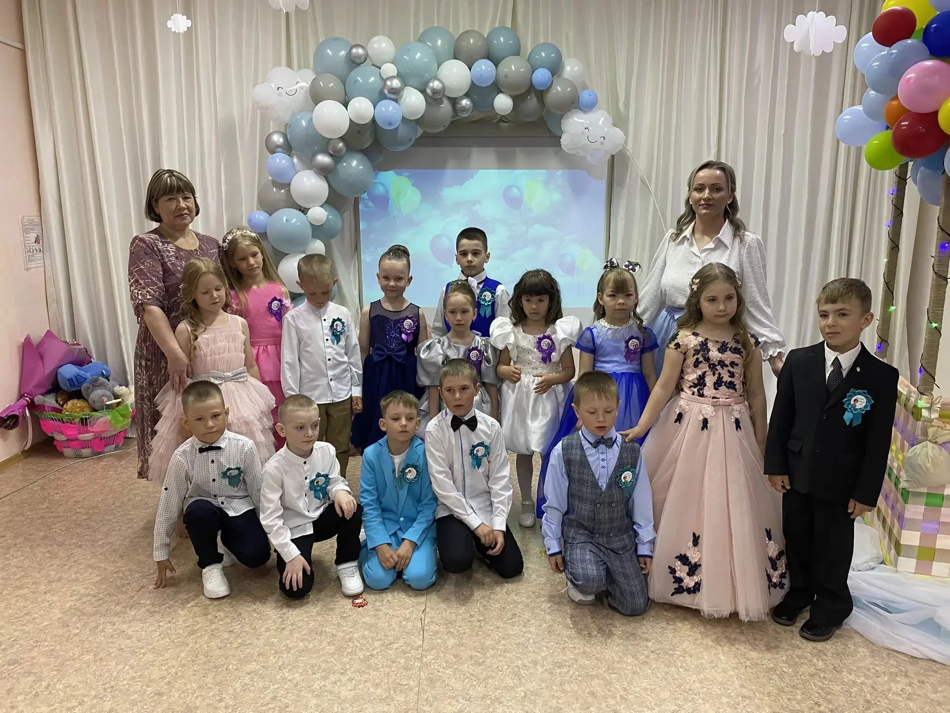 🎊До свидания, детский сад🎊

Это очень трогательный и важный момент — выпускной в детском саду. Он 