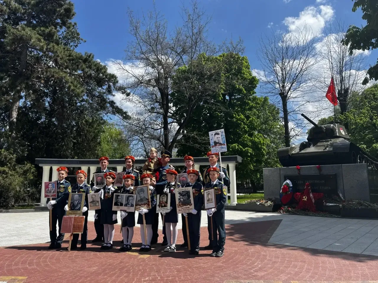 🌟 Помним. Гордимся. Благодарим.  📌В преддверии Дня Великой Победы кадеты МБОУ «Школа-гимназия, детск