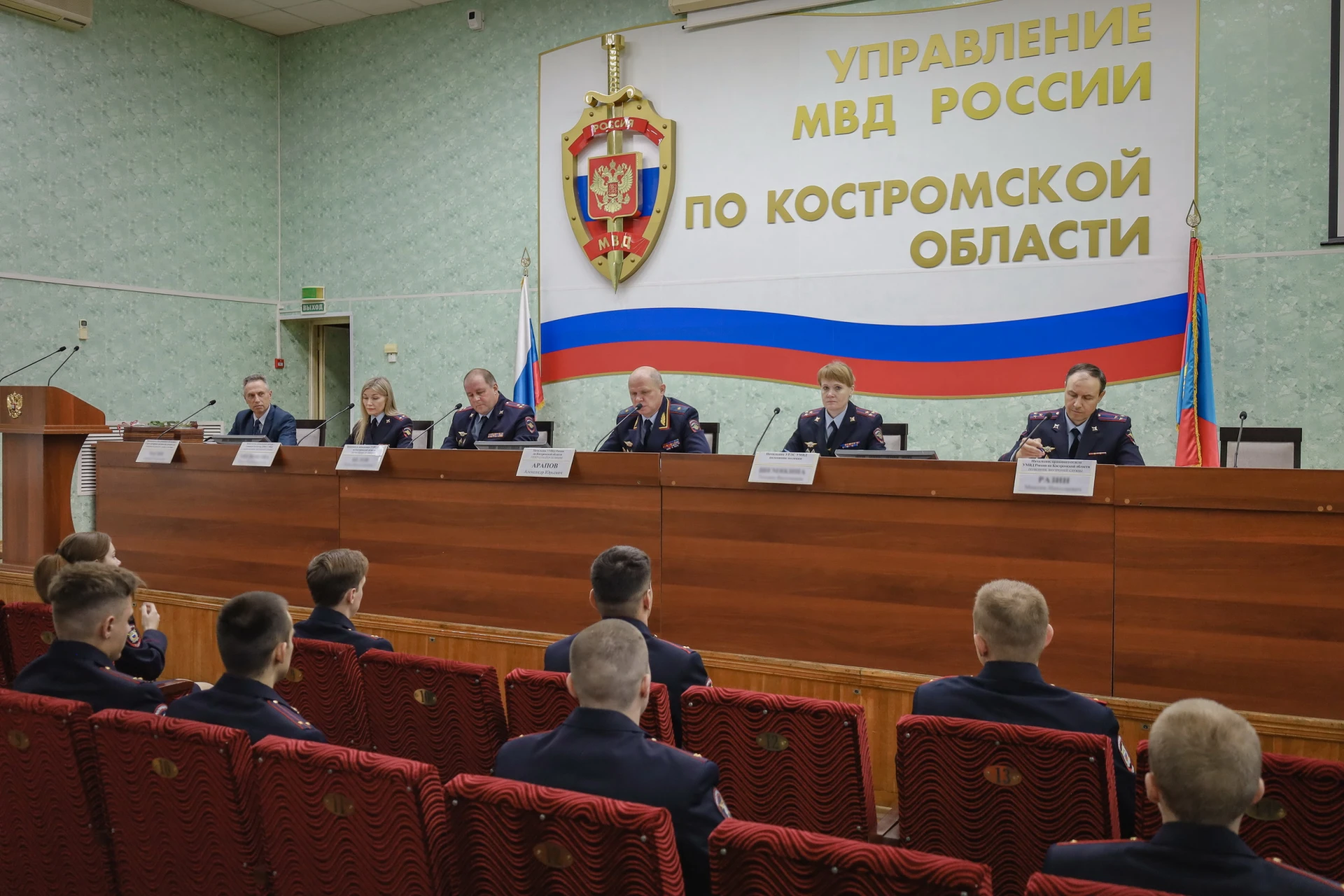 Начальник УМВД России по Костромской области встретился с выпускниками ведомственных ву...