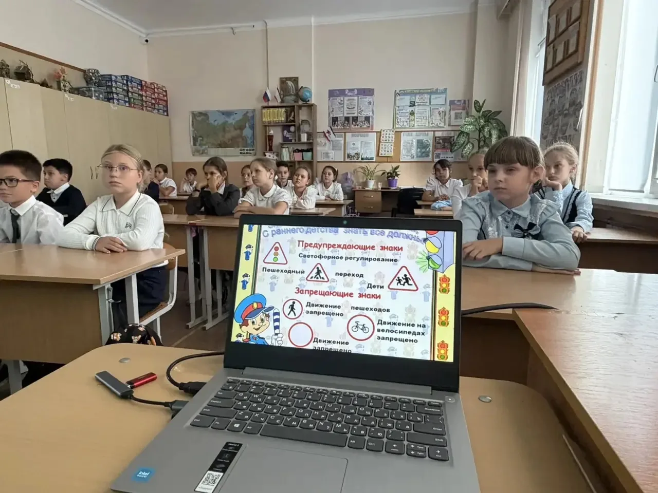 В МБОУ «СОШ №14 им. Б. И. Хохлова» г. Симферополя продолжается работа по формированию к...
