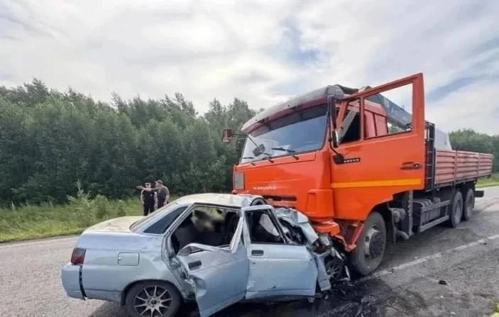 В Кузбассе к 4 годам колонии приговорили водителя КАМАЗа за ДТП, в котором погибли 4 человека

Утром