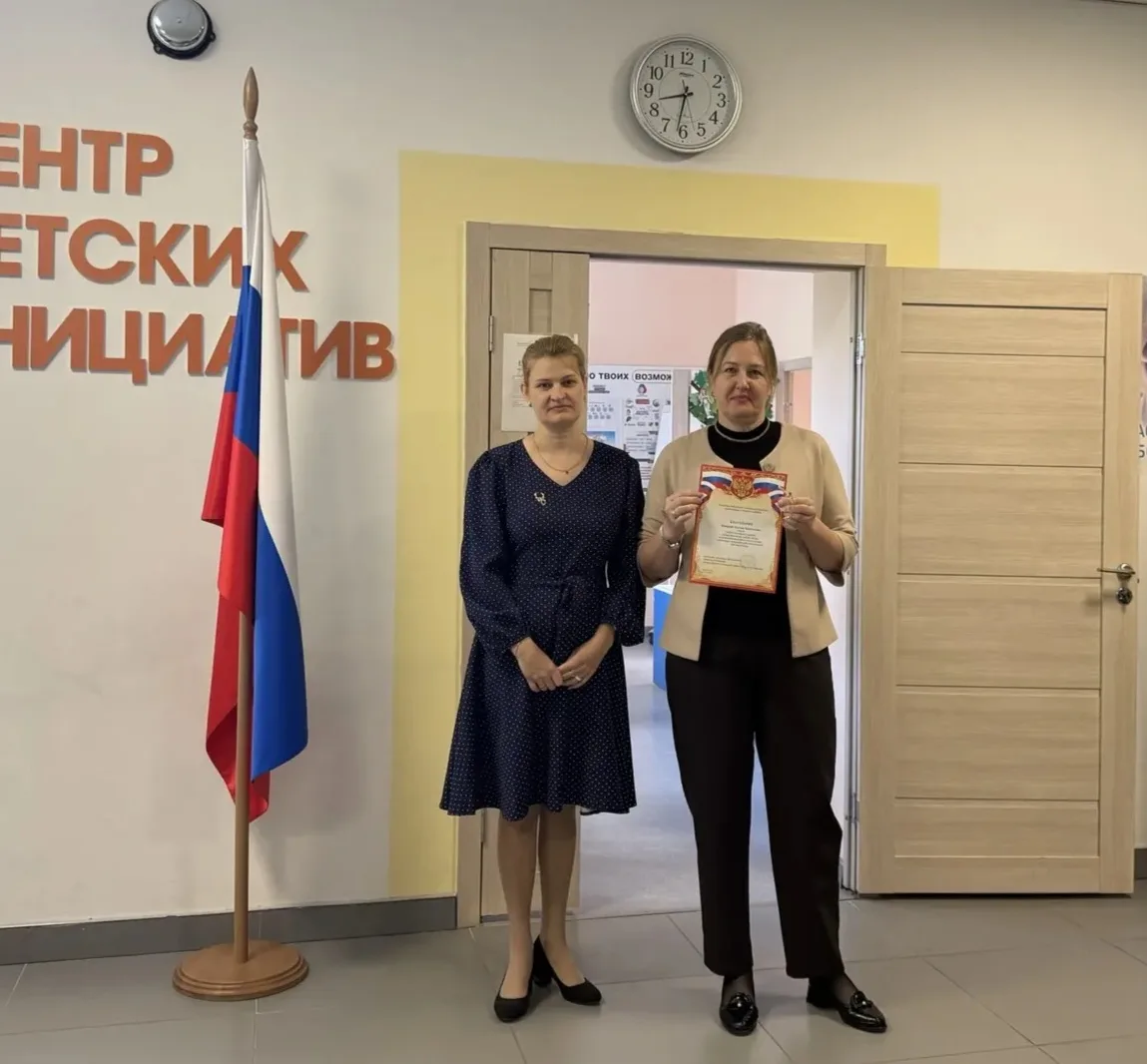✅️Понедельник начался с традиционной линейки.