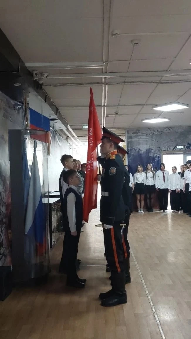 Огромная ответственность ложится на тех, кто берёт в руки копию знамени Победы! Почётное право приня