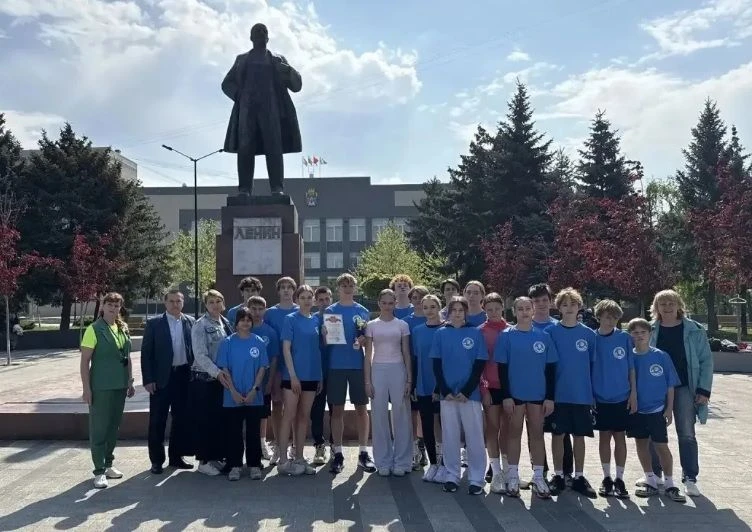 📌В Аксае состоялась легкоатлетическая эстафета среди школьников, посвящённая 81-й годовщине Победы в