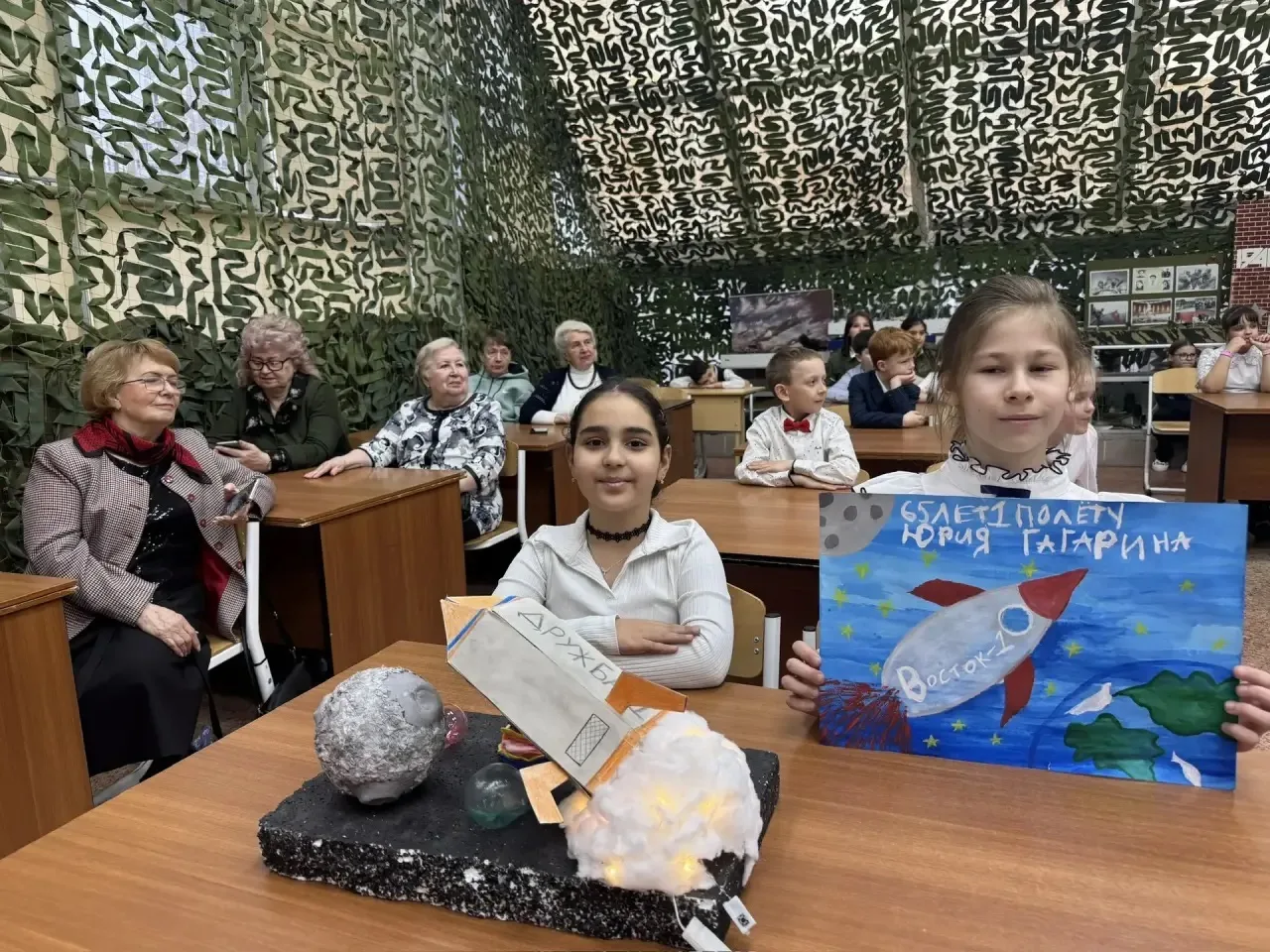 🚀 2 «Б» покоряет космос (пока в музее)!  Сегодня наш класс стал участником настоящего Гагаринского у