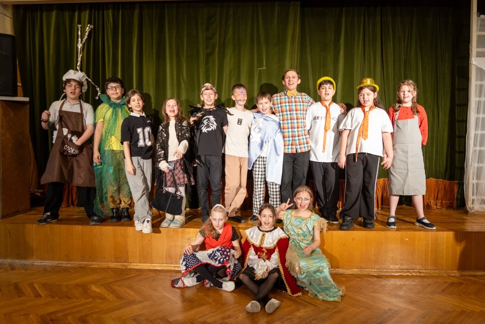 В царстве Йагупопа 🦜   🎭 Сегодня наши юные артисты из школьной театральной студии «ТИМ» перенесли зр