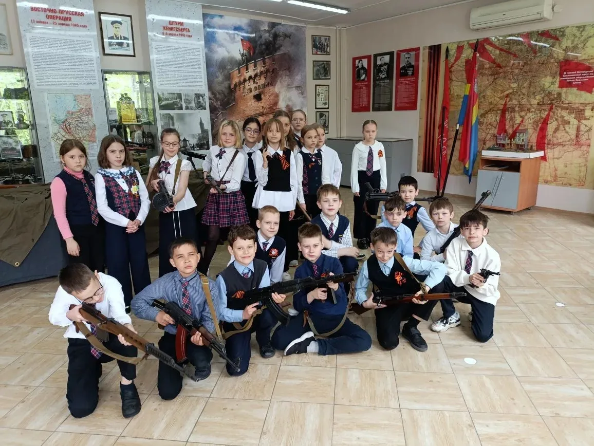✏️Сегодня в лицее прошла  поистине захватывающая  выставка!   К нам приехали увлечённые  реконструкт