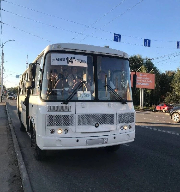В Тамбове водитель автобуса № 14А запер в салоне младшего школьника из-за непрошедшей о...
