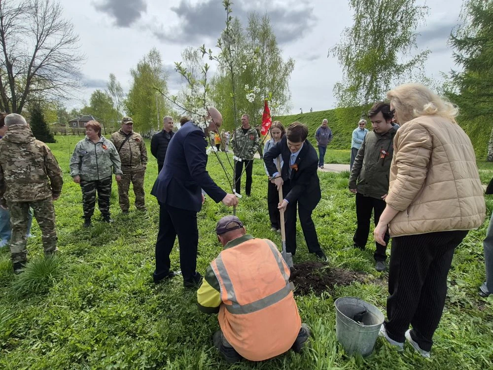 🌳 Акция «Сад памяти» в Юрьев-Польском   Сегодня, в День Победы, администрацией Юрьев-Польского округ