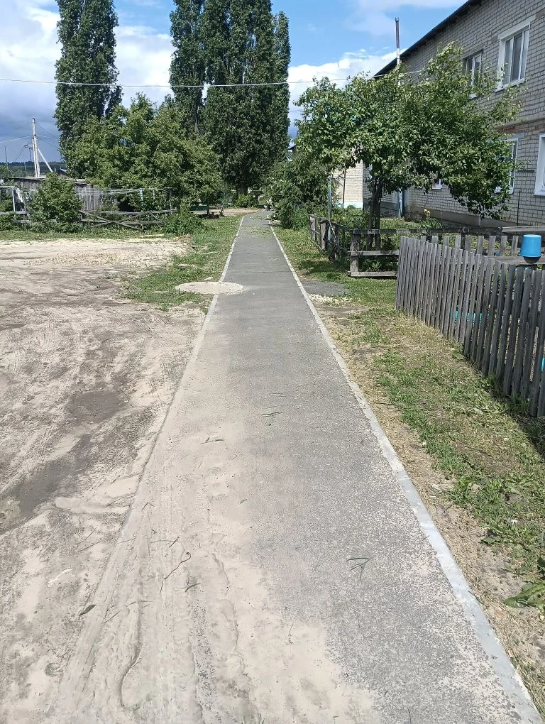 Покос травы на придомовых территориях МКД по пл. Луговая д. 5, 7, 9 и пер. Школьный д. ...