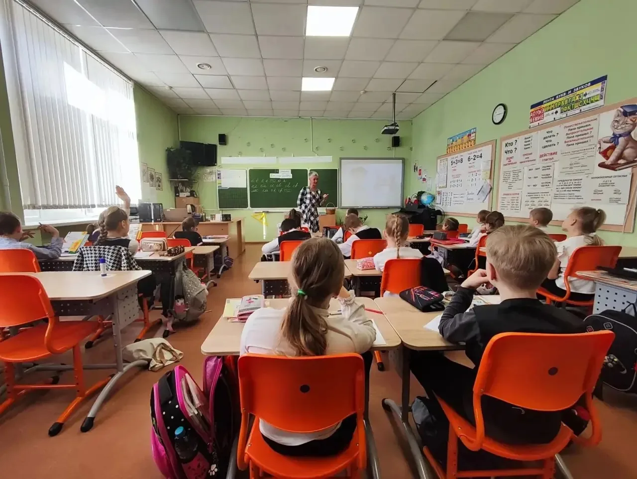 24 марта у первоклассников из 1 «А» был особенный день: на урок русского языка пришли родители!👭👫  М
