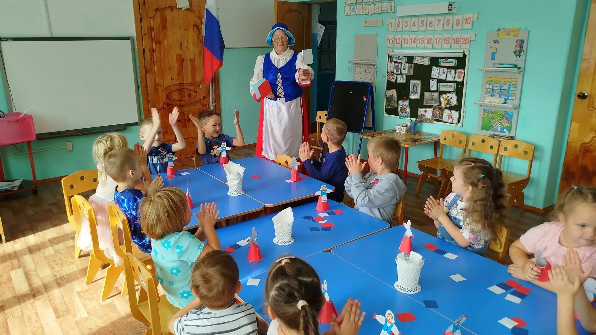 🇷🇺 В преддверии Дня Государственного флага России Центр немецкой культуры НО РНД села...