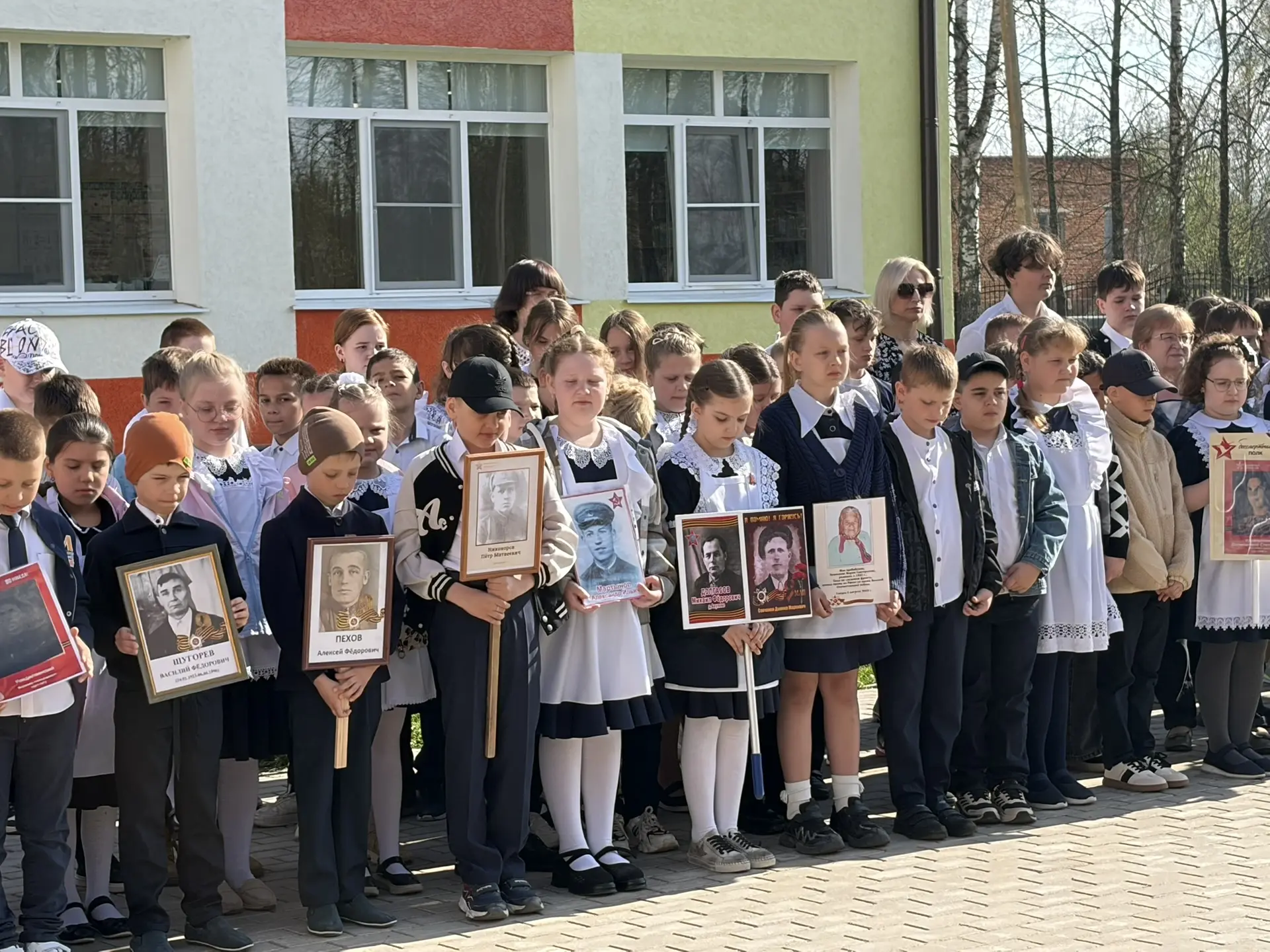 В школе стартовала «Вахта Памяти» и прошла акция «Бессмертный полк»