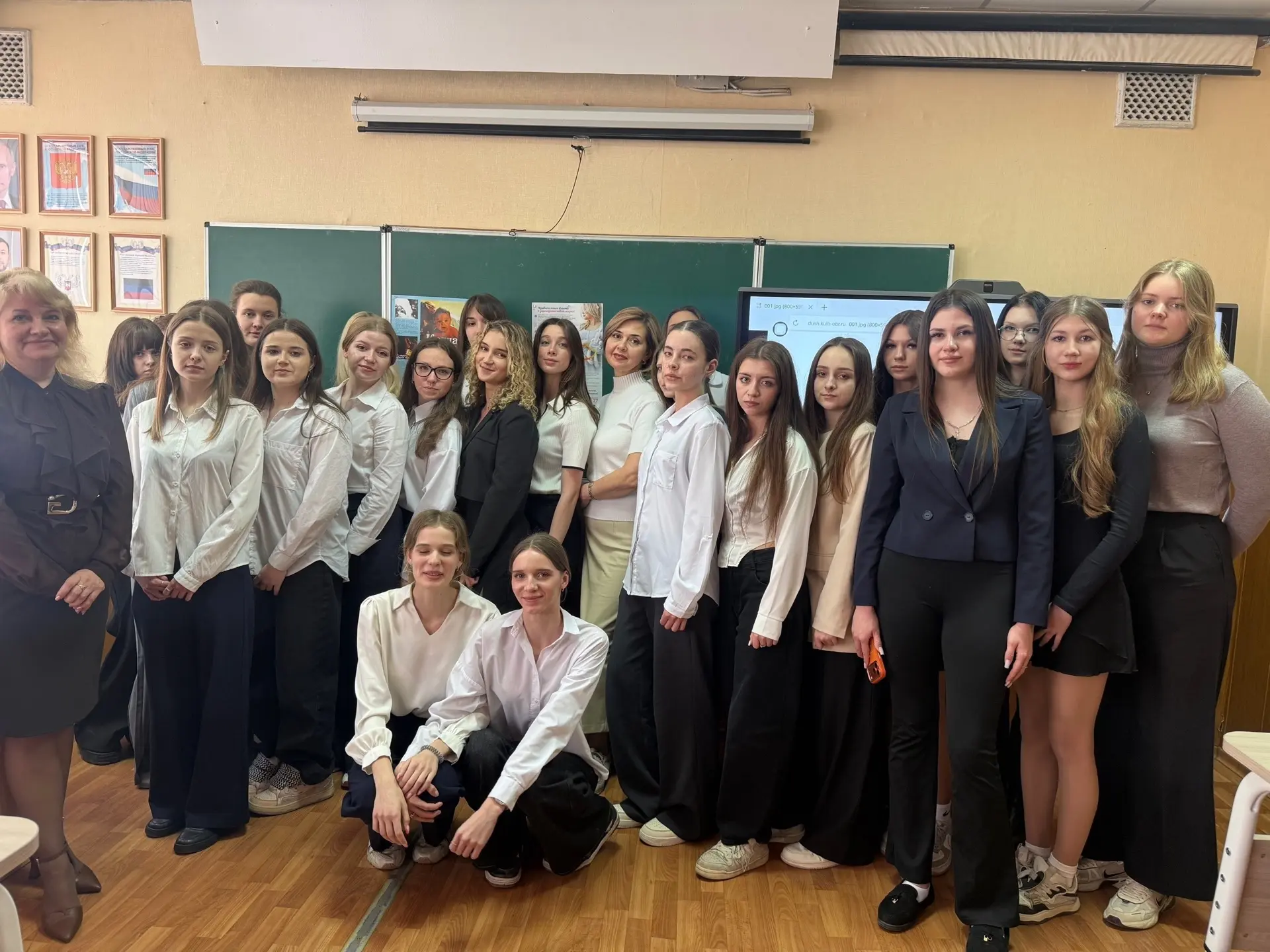 🙌 С заботой о будущем! - под таким девизом прошла сегодня встреча наших одиннадцатиклассниц с заведу