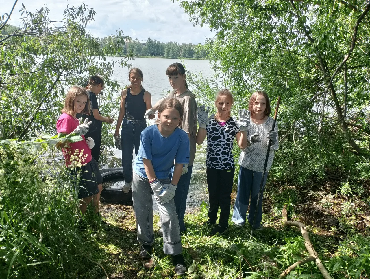 В ДЕНЬ ЭКОЛОГА!В рамках празднования Дня эколога и месячника охраны окружающей среды ребята школы пр