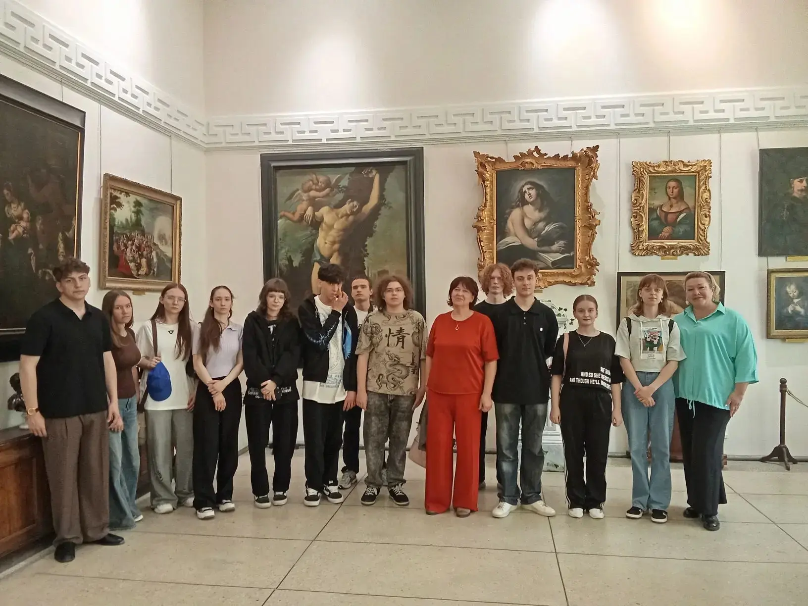 🏛 Экскурсия в Музей Донского казачества 🏛  13 мая 2026 года ученики 10‑а и 11‑а классов побывали на 