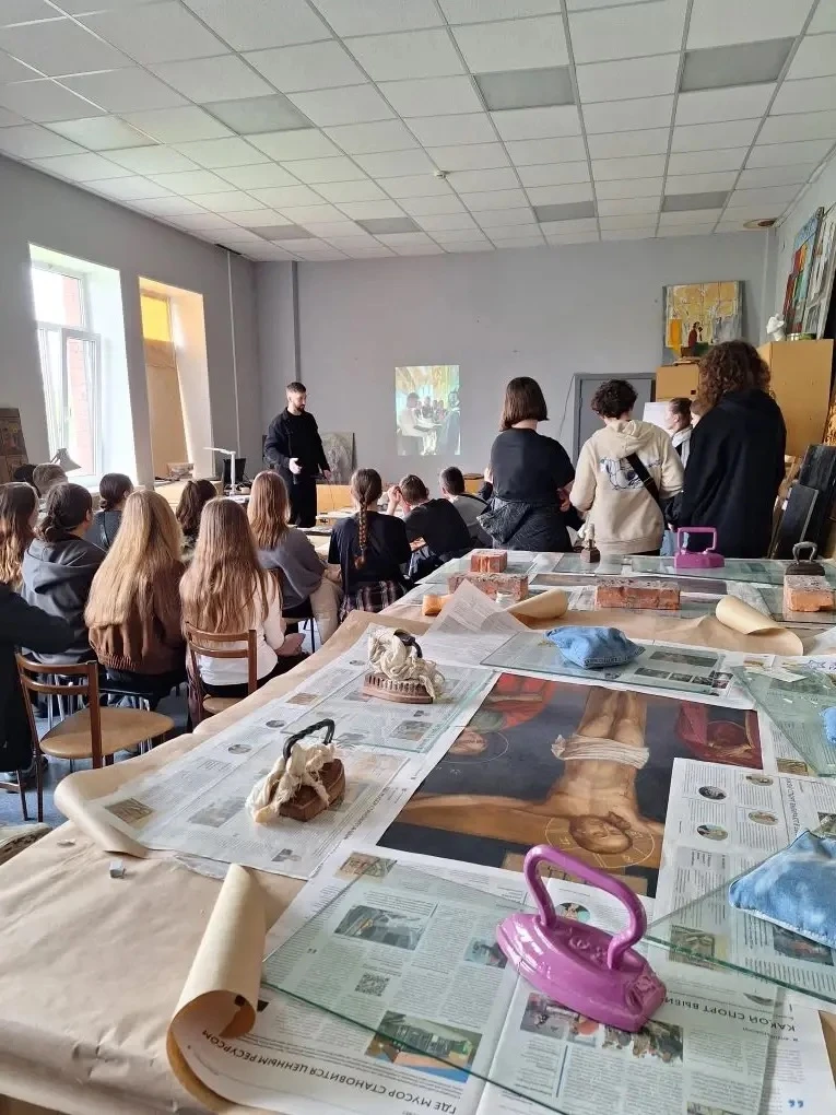 ✨ Вдохновляющее будущее: 8-я параллель на профориентации в Инженерной школе одежды! ✨  Сегодня обуча