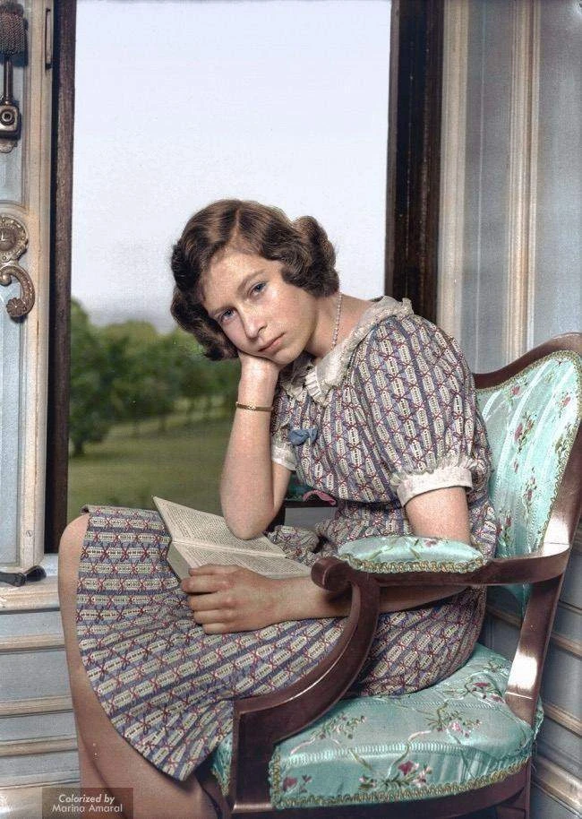 Королева Елизавета II, июнь 1940 года.