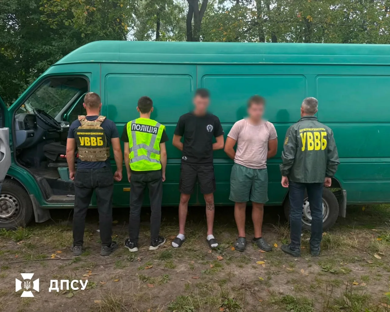 Вывезти уклониста в ящиках из-под бананов попытались двое украинцев.