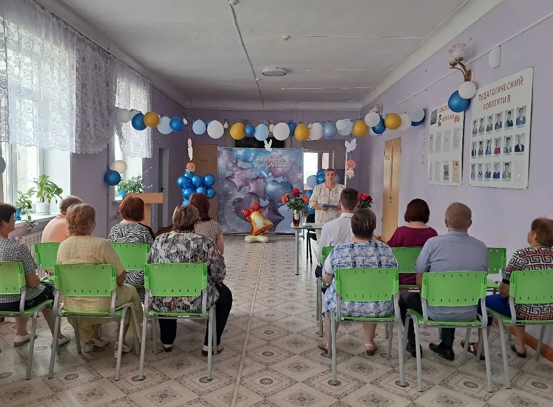 В нашей школе особенный день – торжественное вручение аттестата. Этот документ – не просто бумага, э