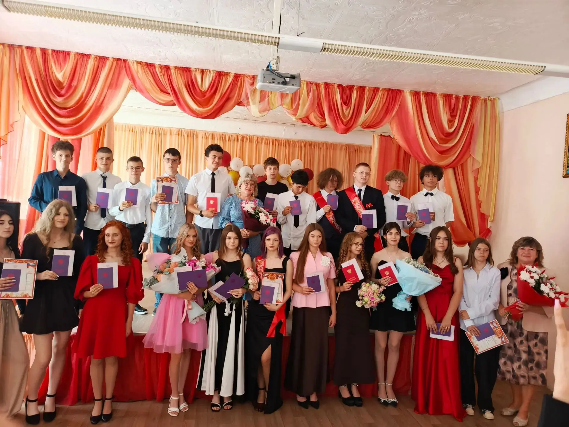 🎓9 КЛАССЫ: 🎓ПОЛУЧЕНИЕ ОСНОВНОГО ОБЩЕГО ОБРАЗОВАНИЯ

🔑 Аттестаты вручены! Спасибо учителям и родит
