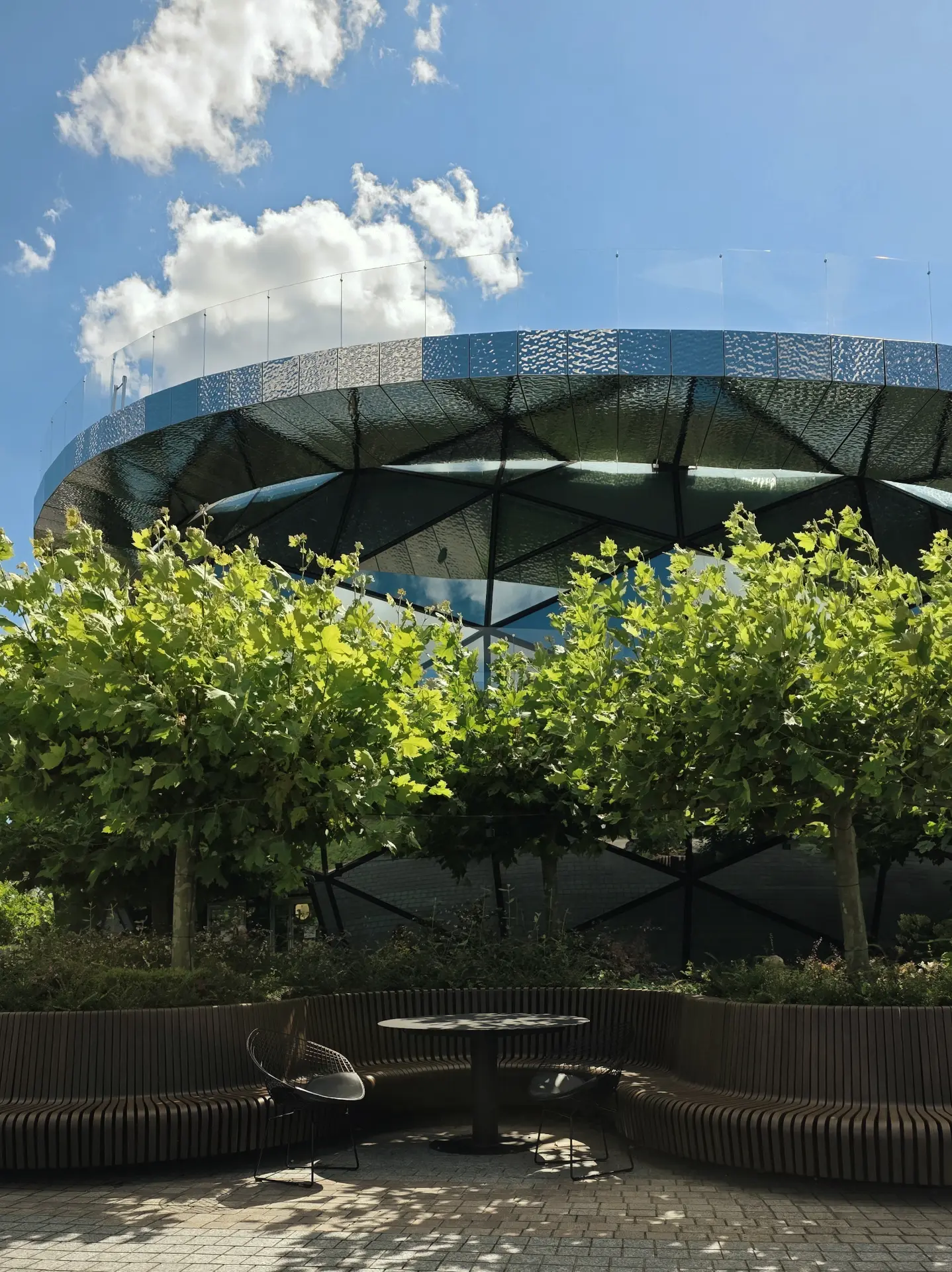 🌤 Облака украшают парк

Добавляем этот день в коллекцию лучших моментов июля

📍 Кафе La Rosée

@pa