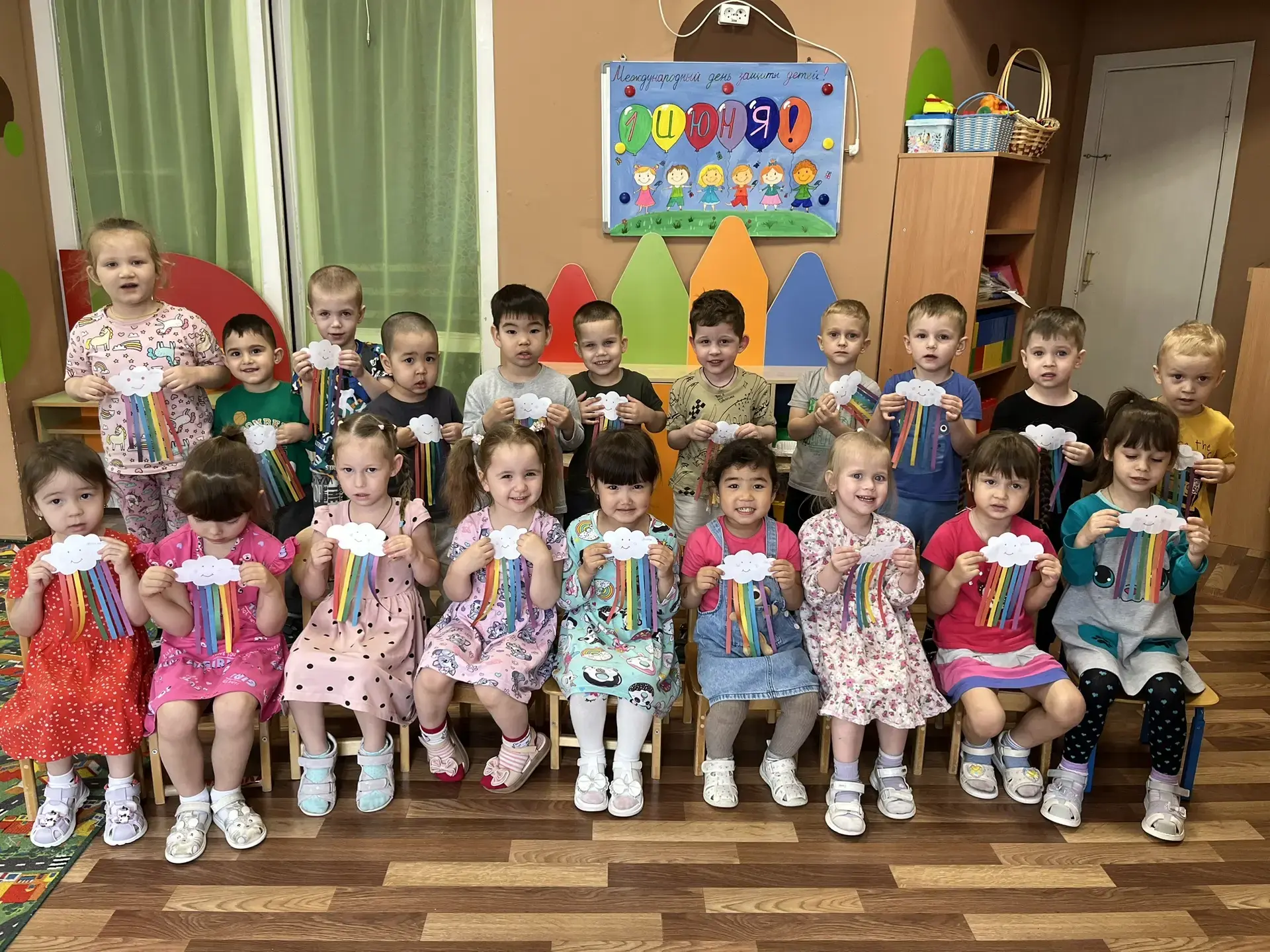В группе № 4 прошло занятие по аппликация на тему: «Радужное облако»