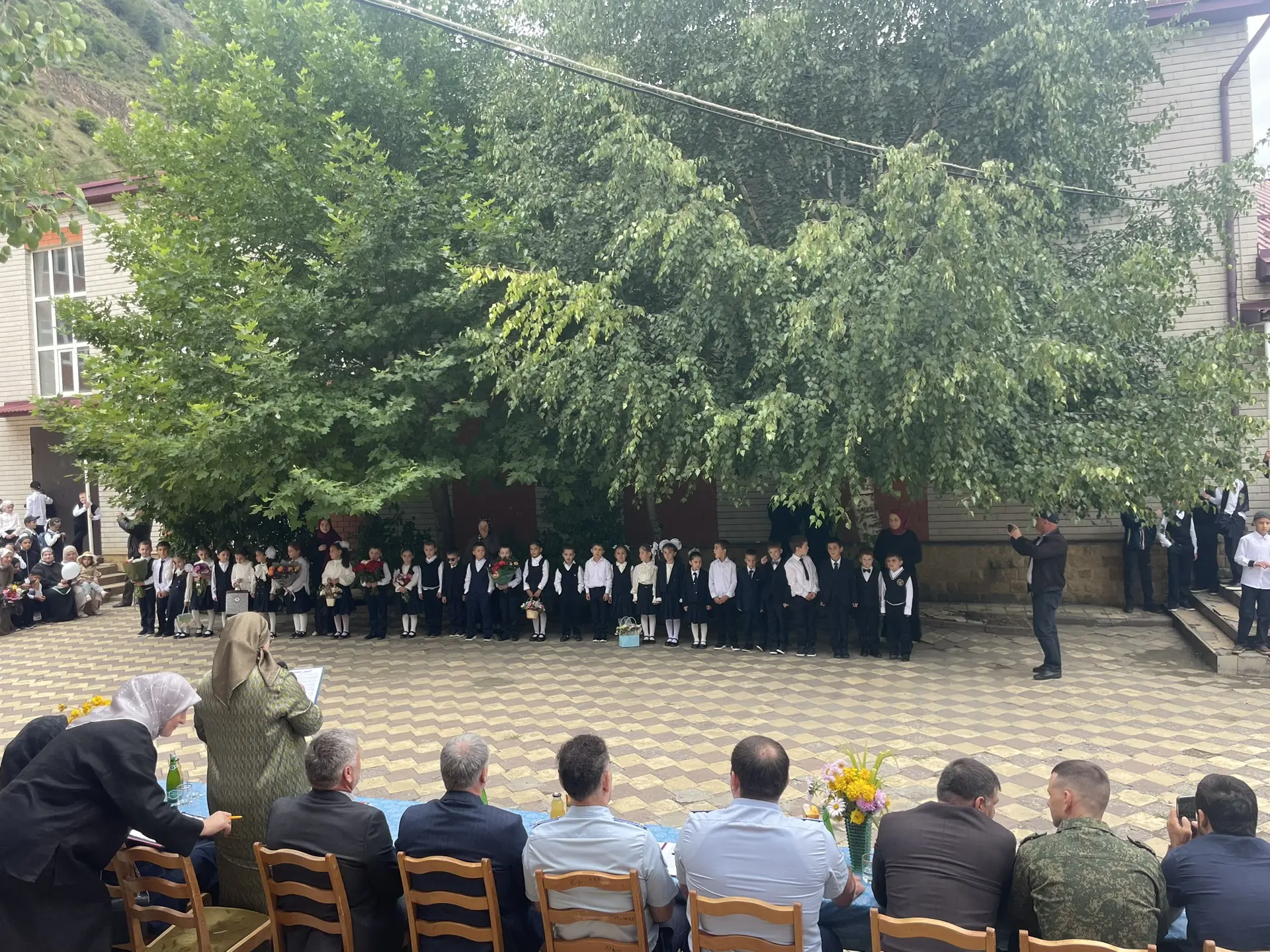 🍁 Сентябрь встретил нас улыбками, цветами и первым звонком!🌟