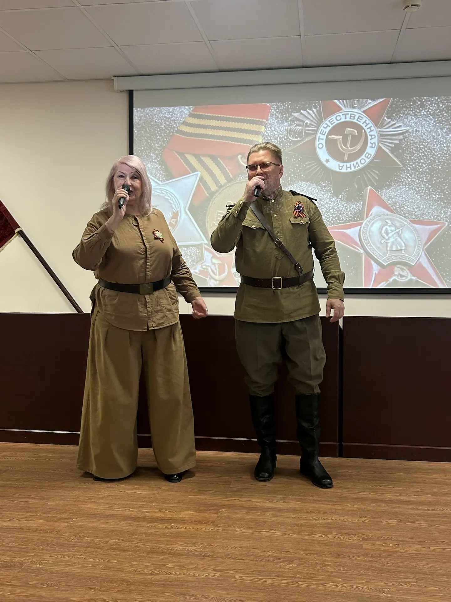 И завершился наш день посещением Республиканского клинического госпиталя ветеранов войн...