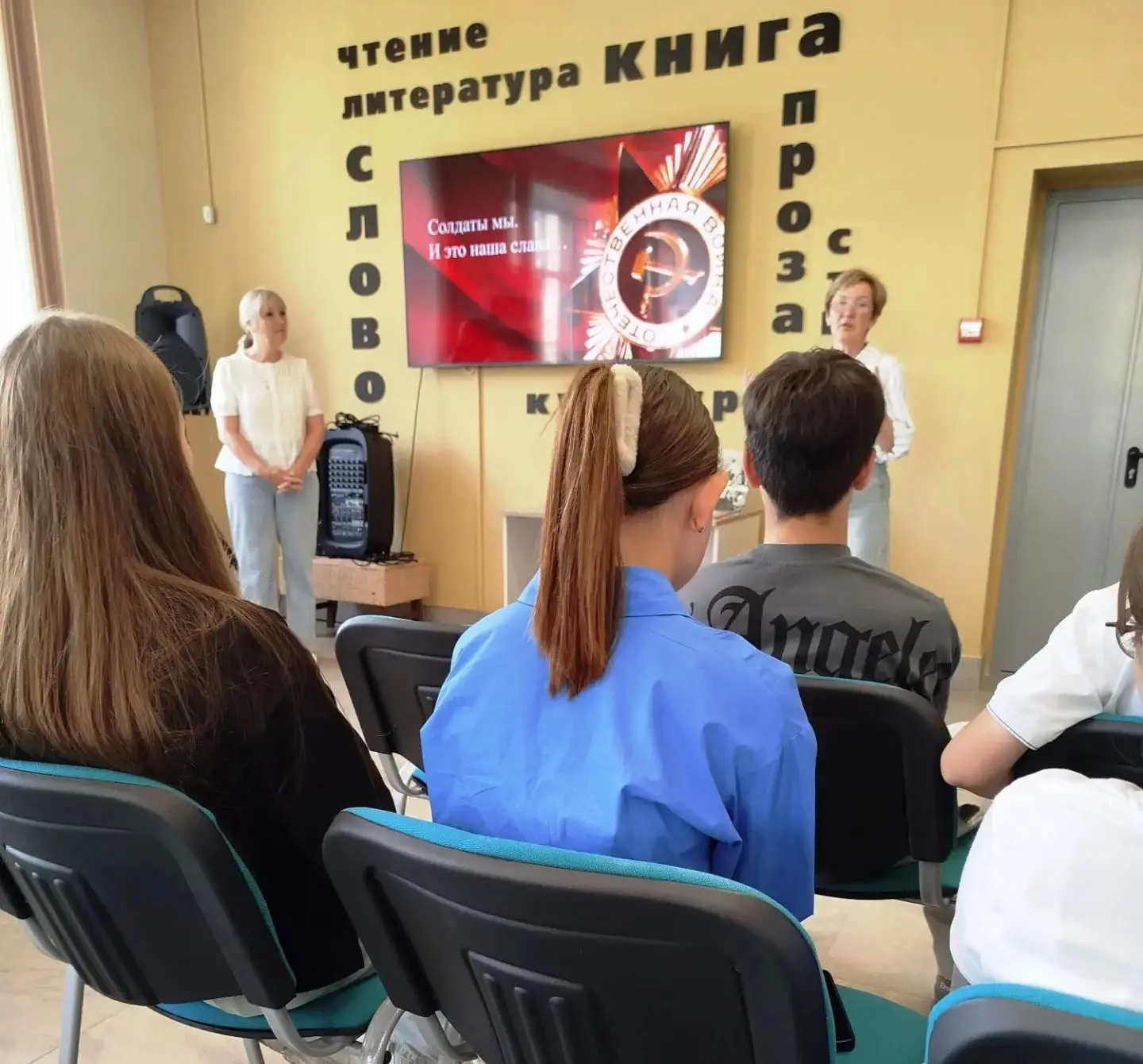 Восьмиклассники Медведевской школы № 2 активно участвуют в работе клуба «Юные патриоты». О них даже 