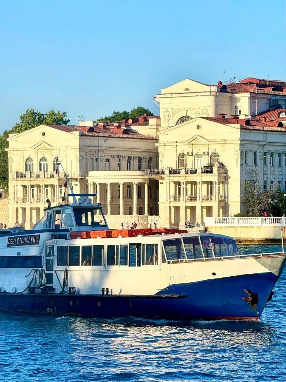 🏙 Жаркий июльский Севастополь. Этот город и море едины. Они дополняют друг друга. 

⚓️ Красивый, го