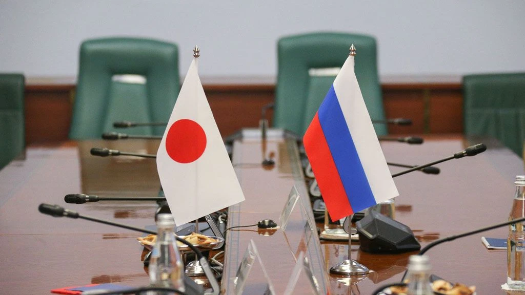 Правительство Японии продолжит осуществление санкций в отношении России, но будет поддерживать японс