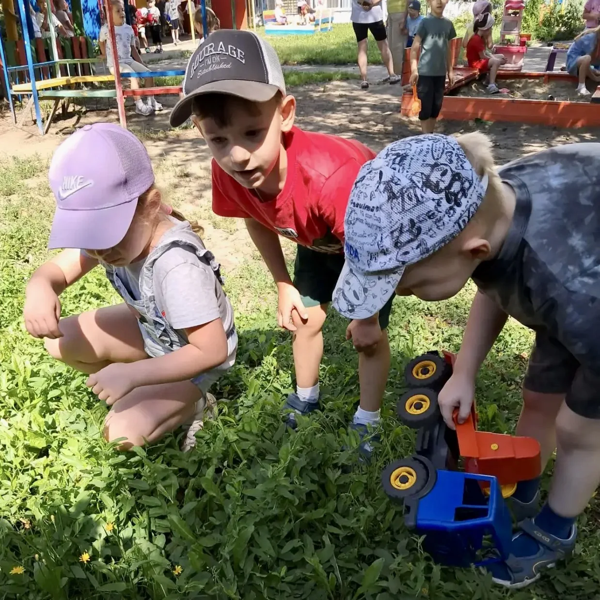 ☀️ Лето подходит к концу, и наши дошколята наслаждаются последними солнечными днями!