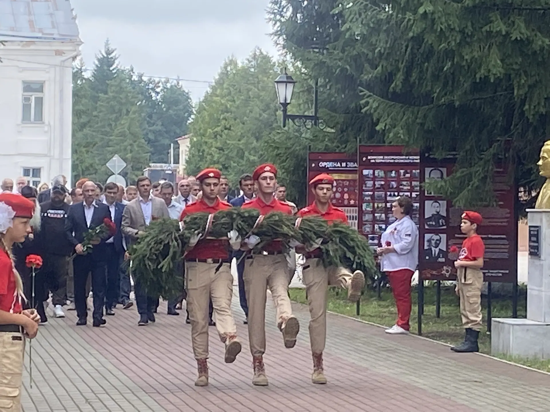 Кромы отмечают праздник               Праздничные мероприятия, посвященные 83-й годовщи...