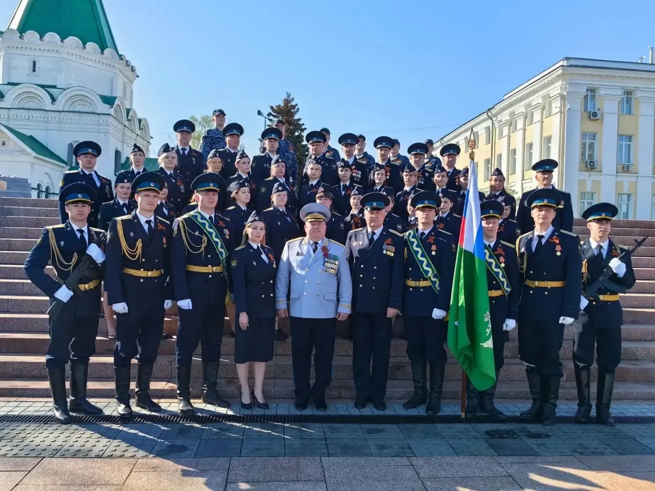 🫡 Судебные приставы ГМУ ФССП России возложили цветы к мемориалам Победы по всей стране  Сотрудники с