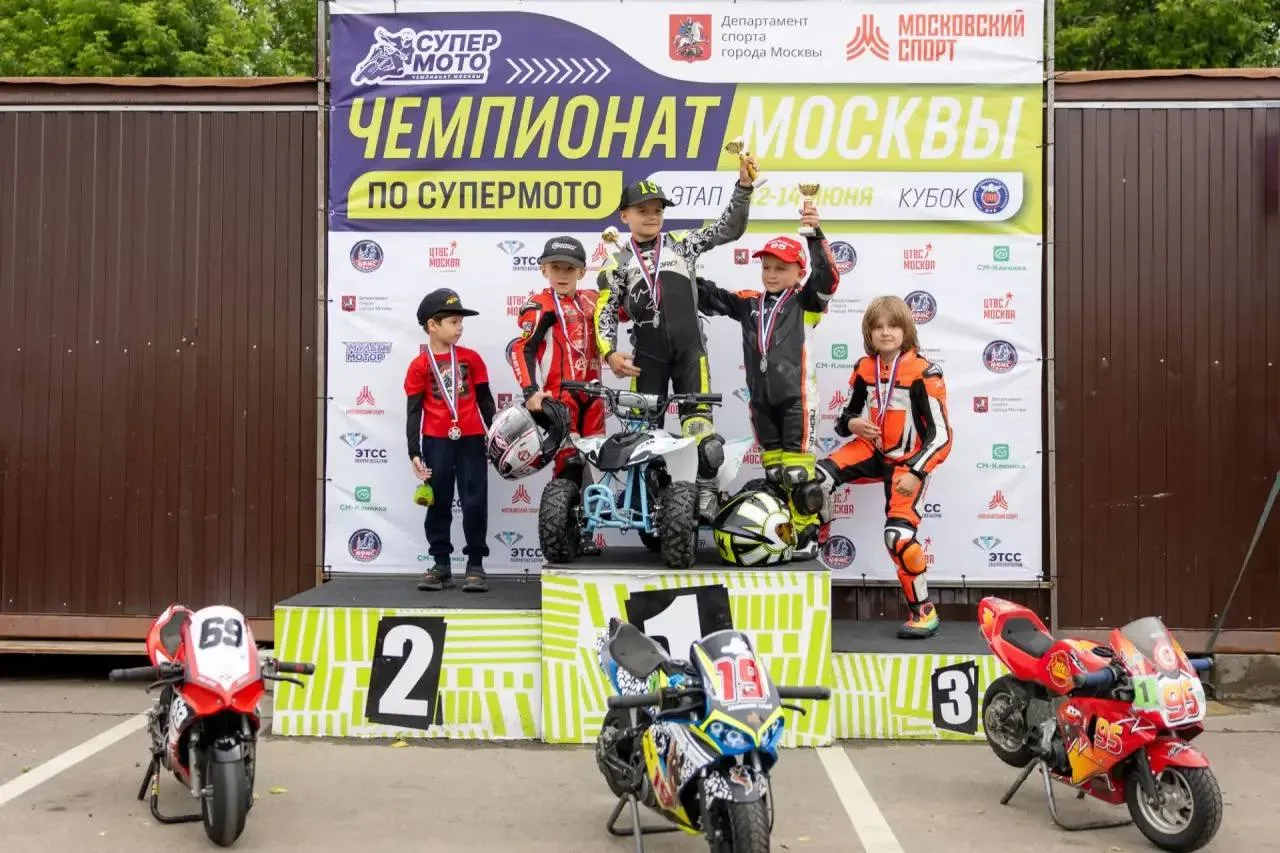 Вчера прошел этап Чемпионата Москвы по Супермото, который бренд KAYO и Роллинг Мото традиционно подд