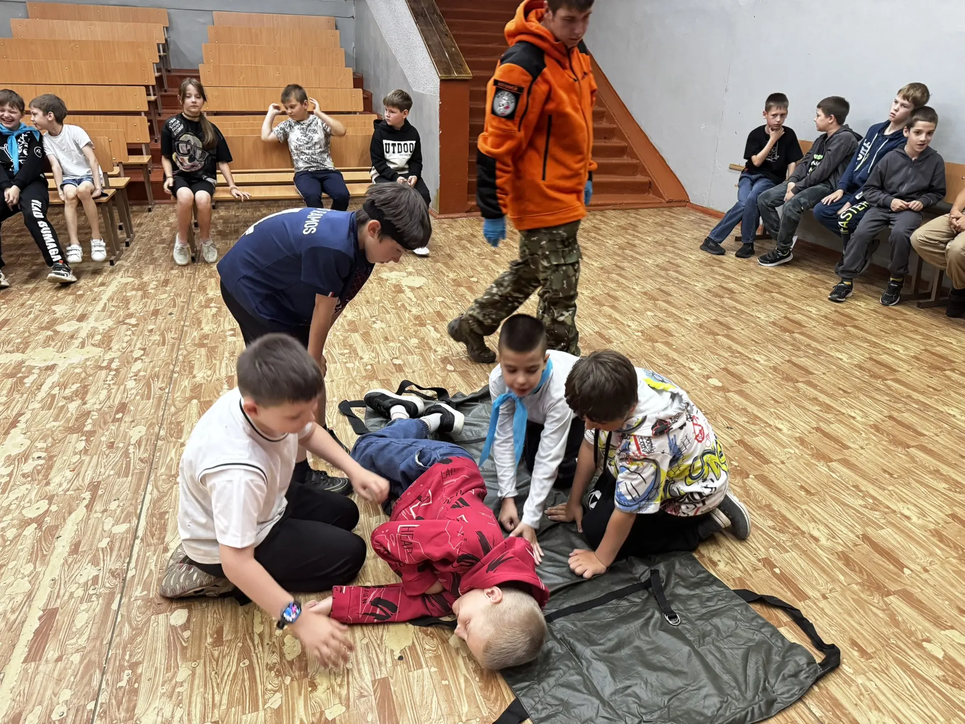 🎉 Мастер‑класс по первой помощи в лагере «Радуга»! 🎉

Сегодня в пришкольном лагере «Радуга» прошёл