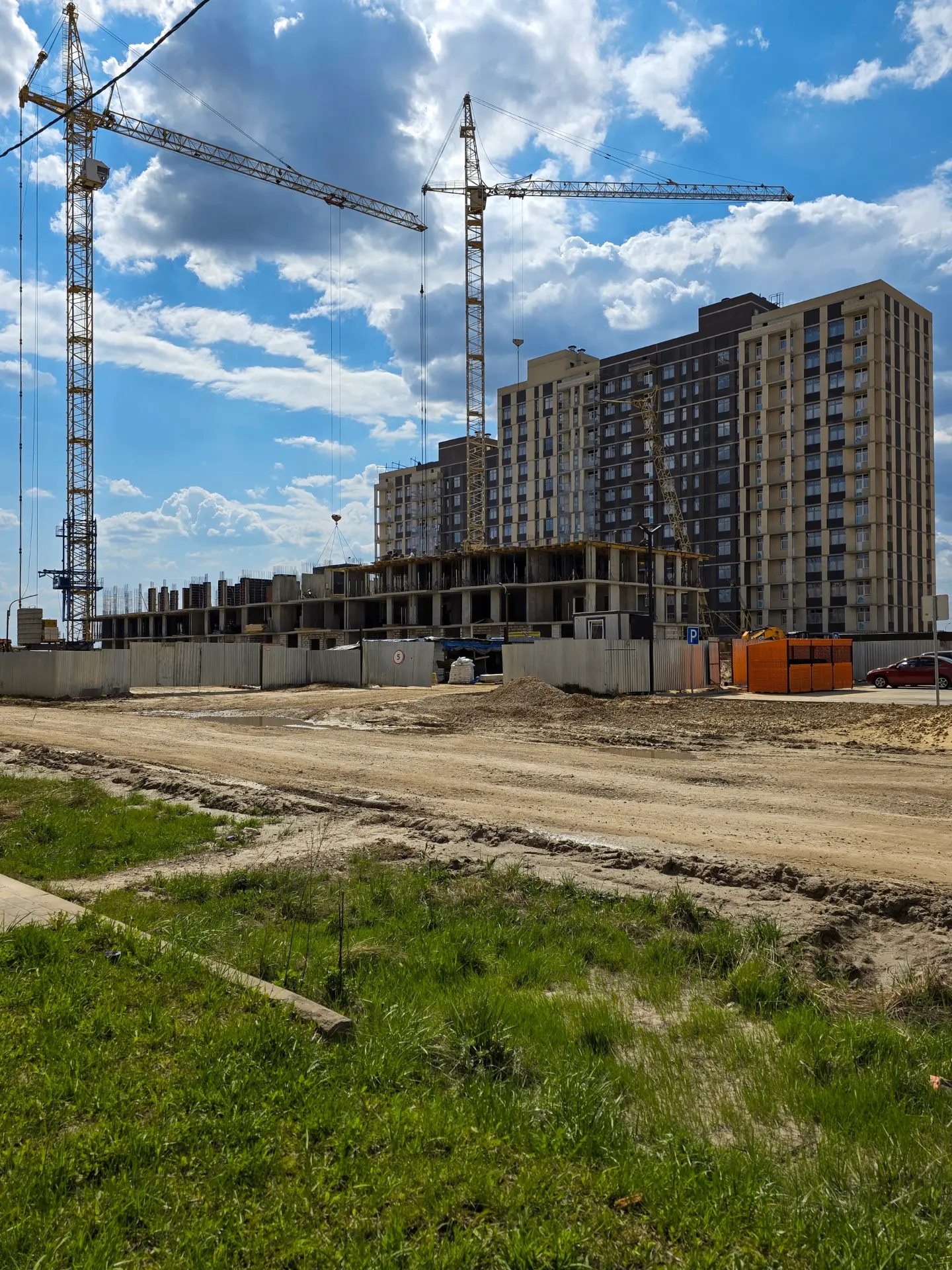 🏗 Ударными темпами возводится 4 очередь комплекса «Первый на Правом», залито 3 этажа. ...