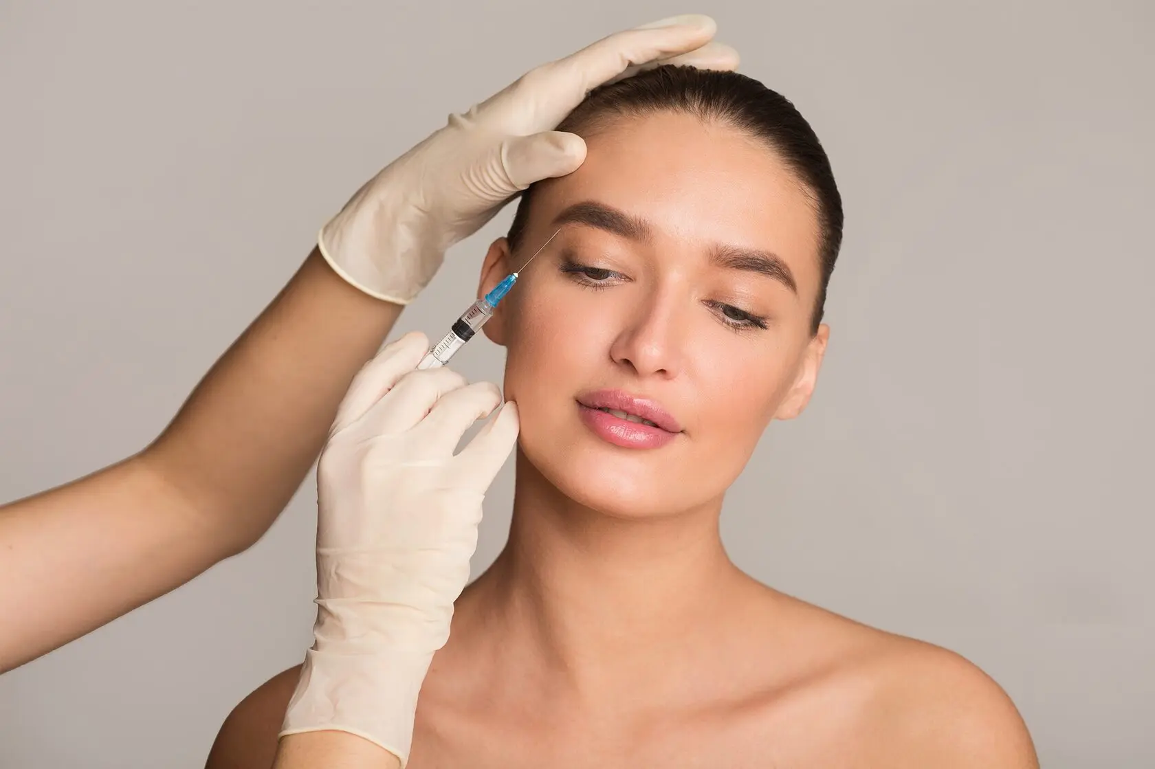 Ботулотоксин: 5 мифов, в которые пора перестать верить! 💉✨

Слово «ботулотоксин» до сих пор вызывае