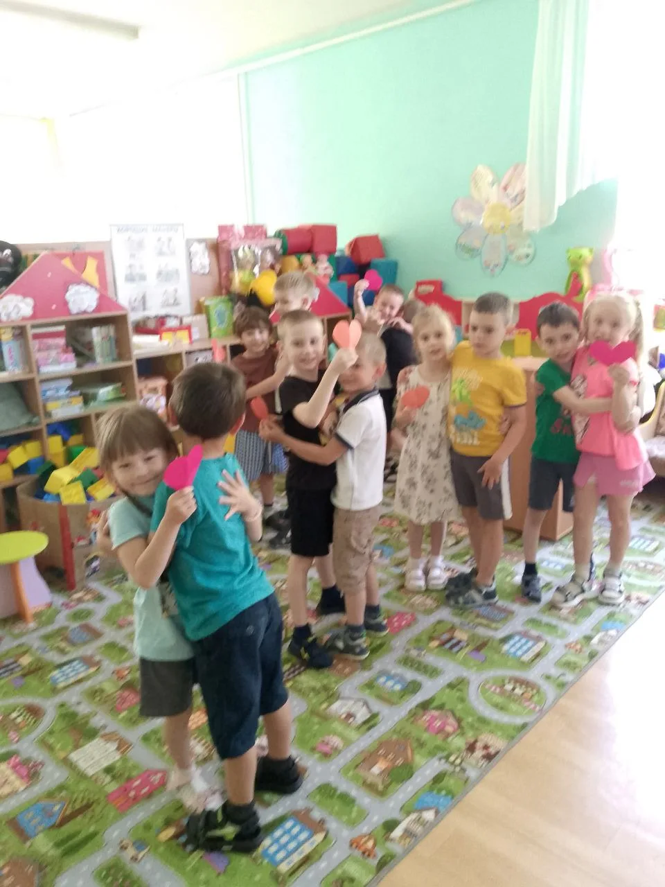 ✨️Сегодня ребята старшей группы отмечали "День друзей", говорили друг другу добрые слов...