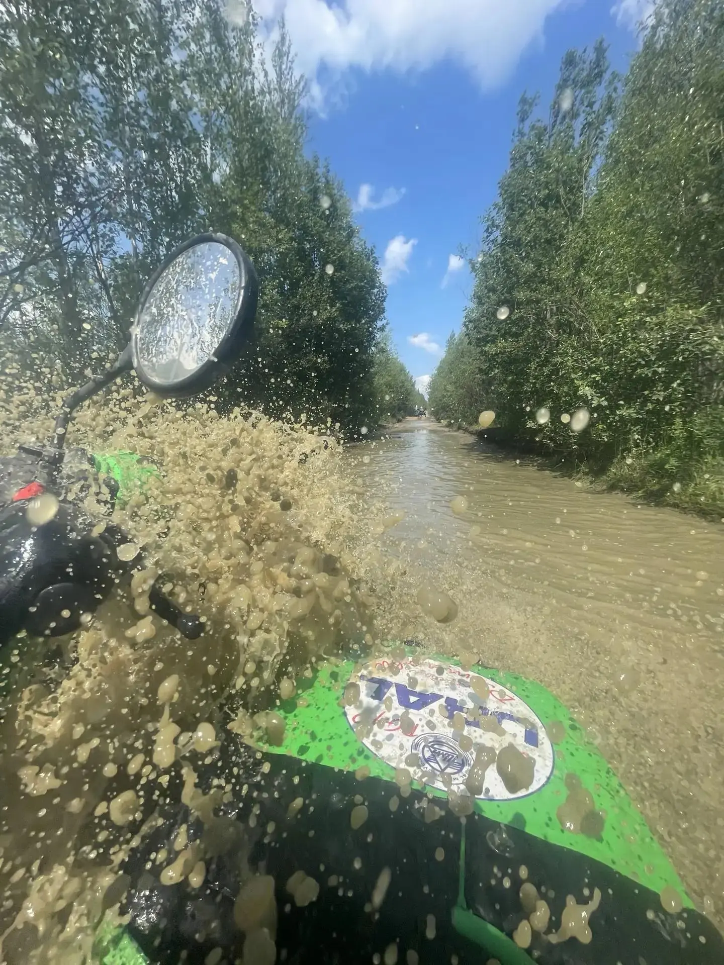 Если у вас есть Урал, то необходимость в лодке пропадает 😁