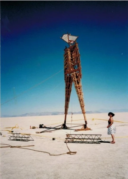 Это просто фотки с самых первых Burning Man. Теперь фестиваль уже не тот, пишет сам соо...