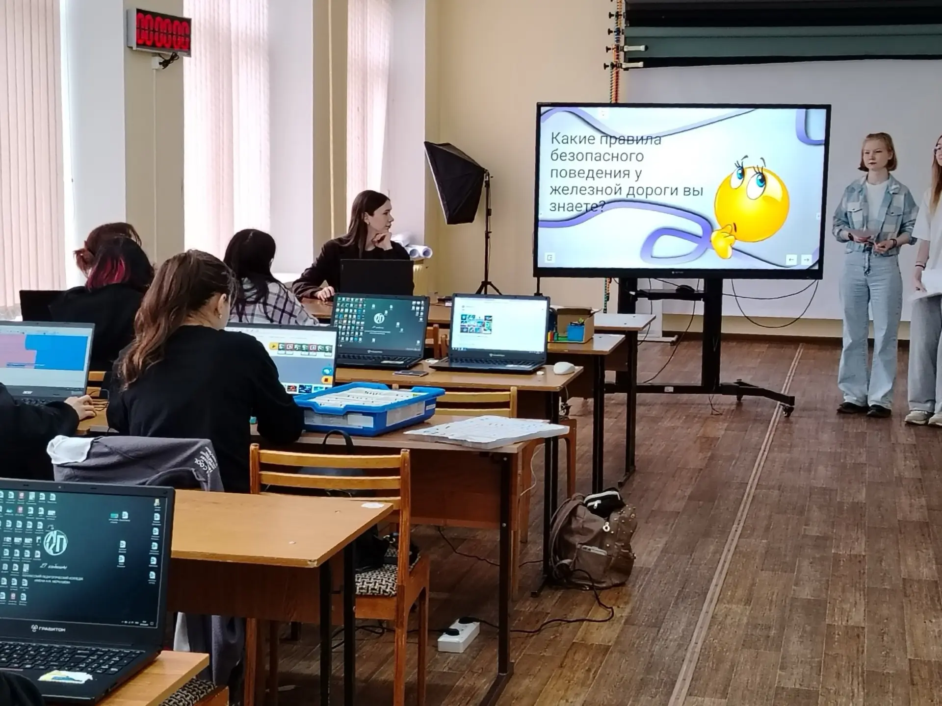 ПРАВОВЫЕ ПЯТИМИНУТКИ

27 и 28 мая правовые волонтеры педагогических специальностей и специальностей 