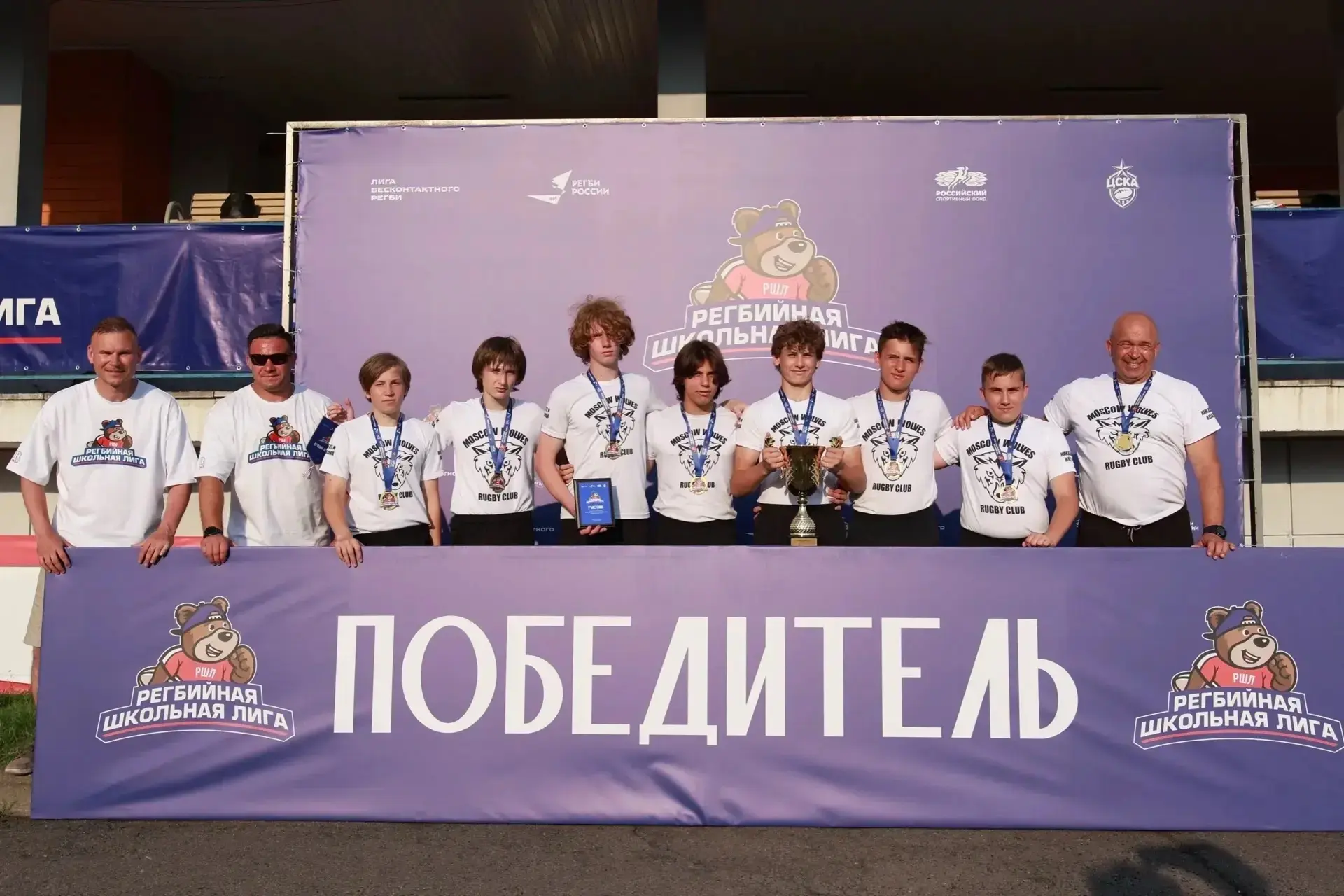 Первые в стране! 

🏉 На Всероссийских соревнованиях «Регбийной школьной лиги» по тэг-регби наш Школ